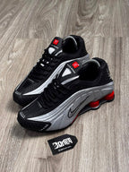 TÊNIS NK SHOX R4 - METALLIC RED