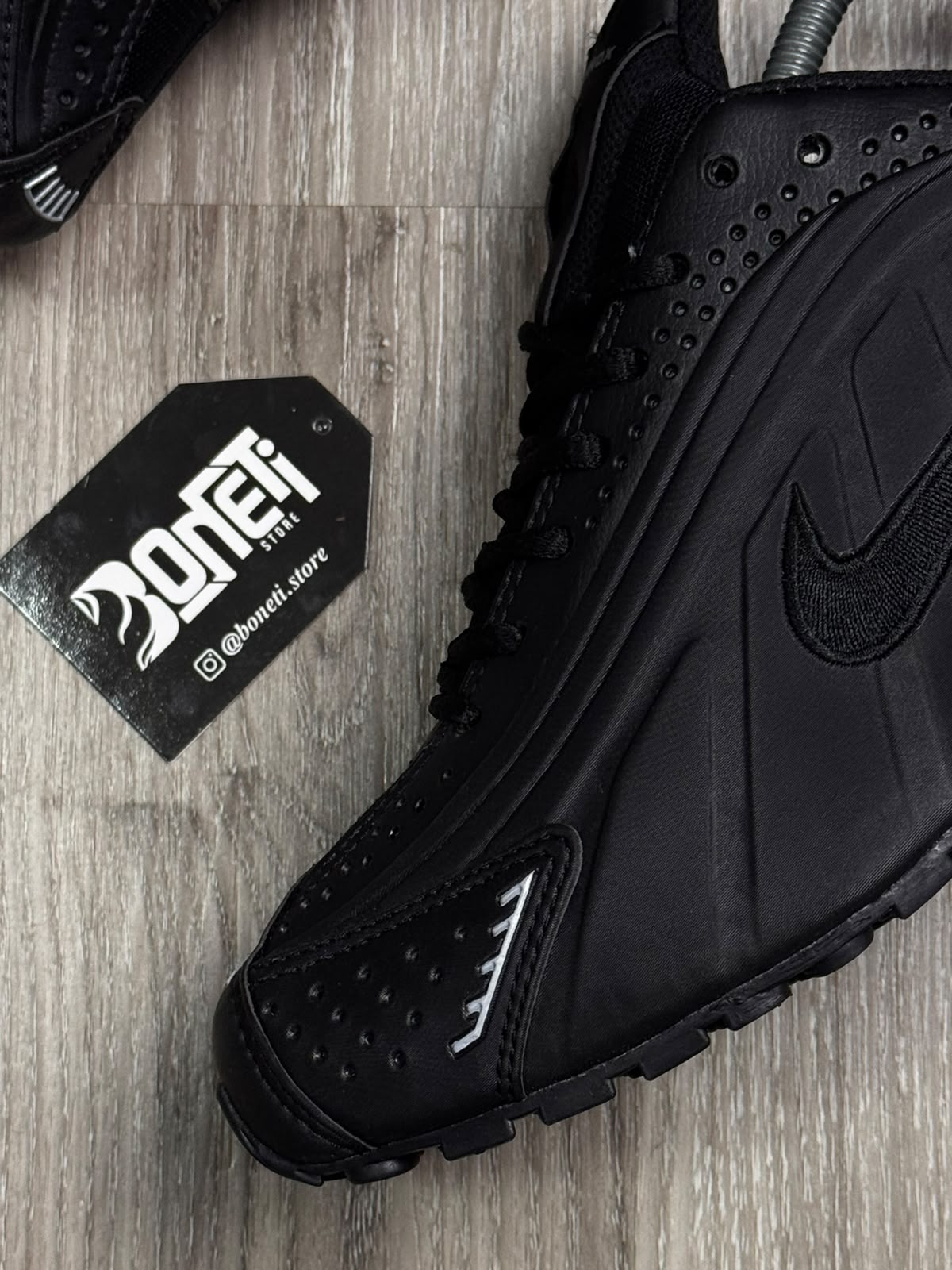 TÊNIS NK SHOX R4 - ALL BLACK
