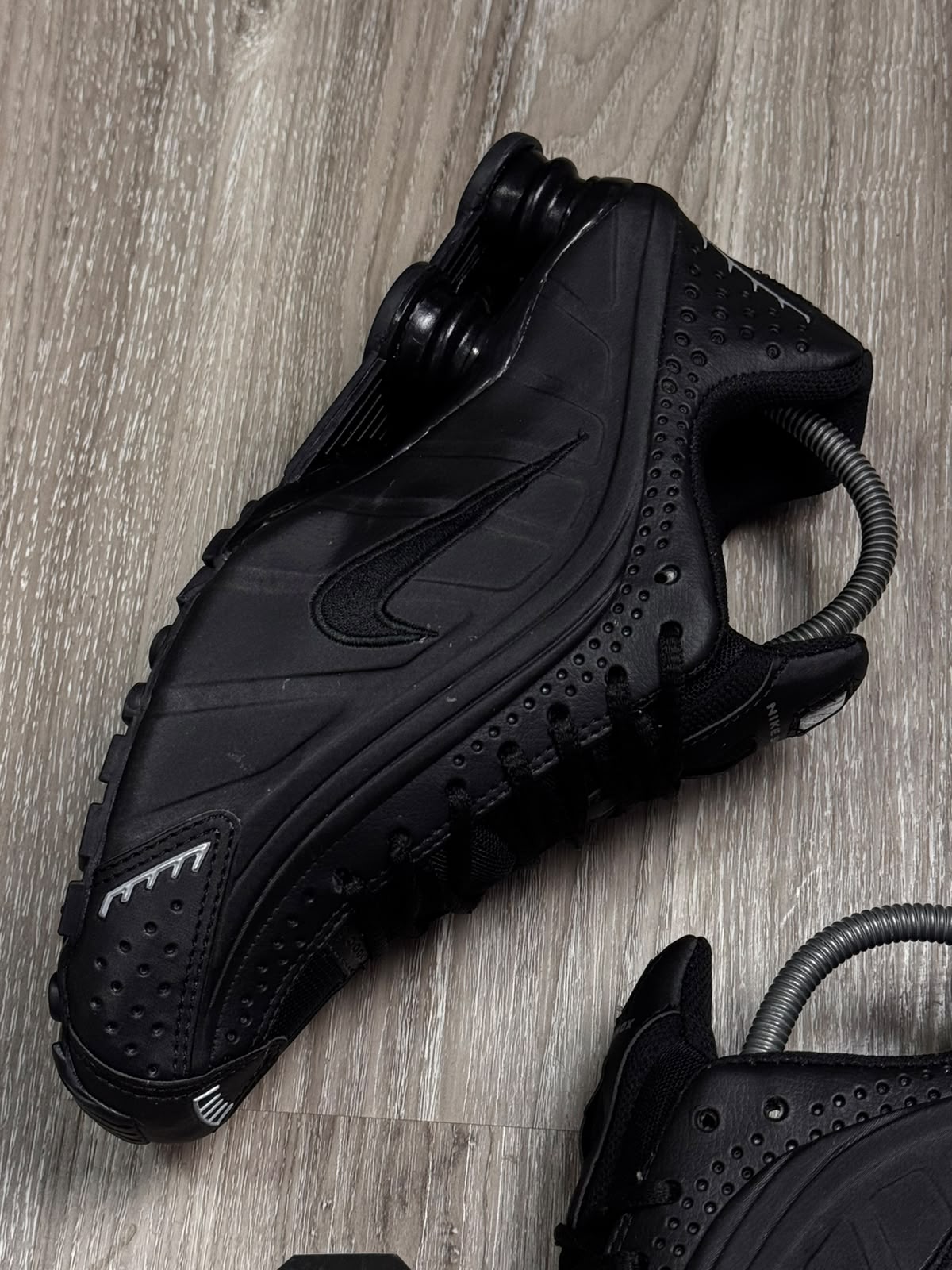 TÊNIS NK SHOX R4 - ALL BLACK