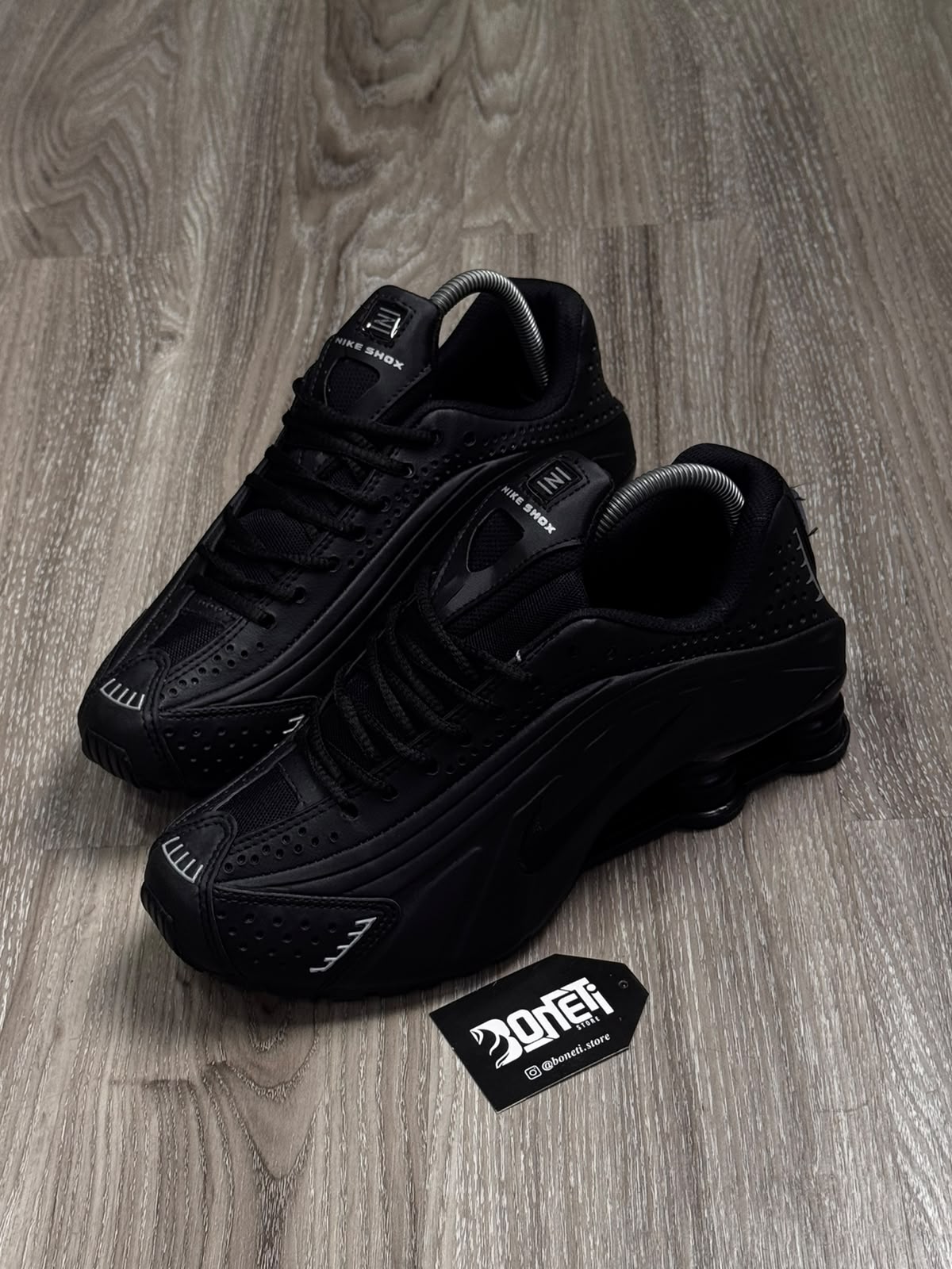 TÊNIS NK SHOX R4 - ALL BLACK
