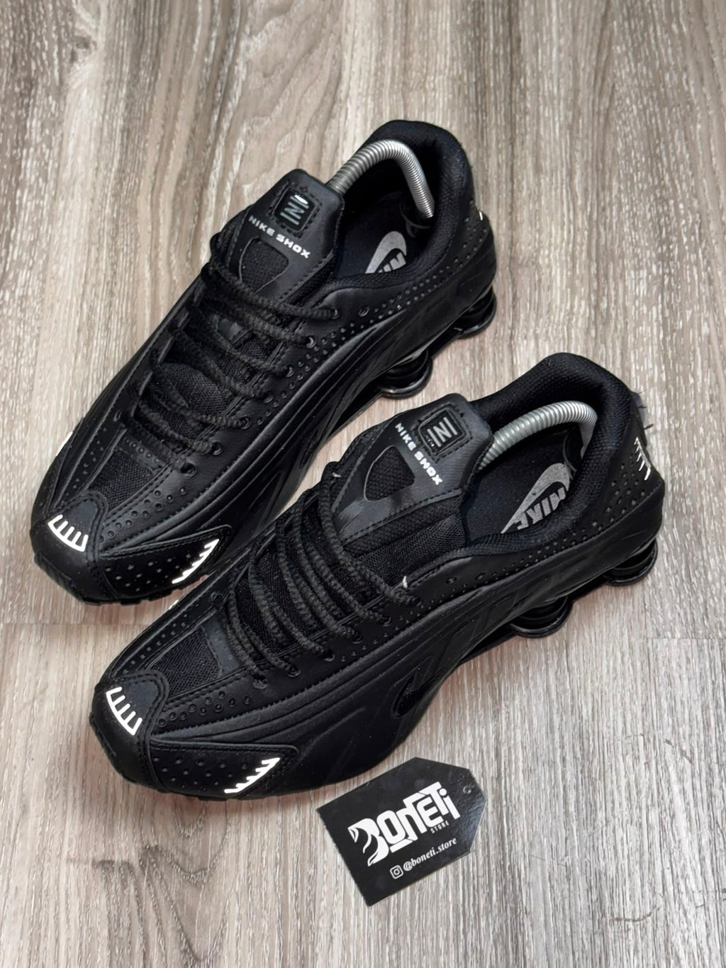 TÊNIS NK SHOX R4 - ALL BLACK
