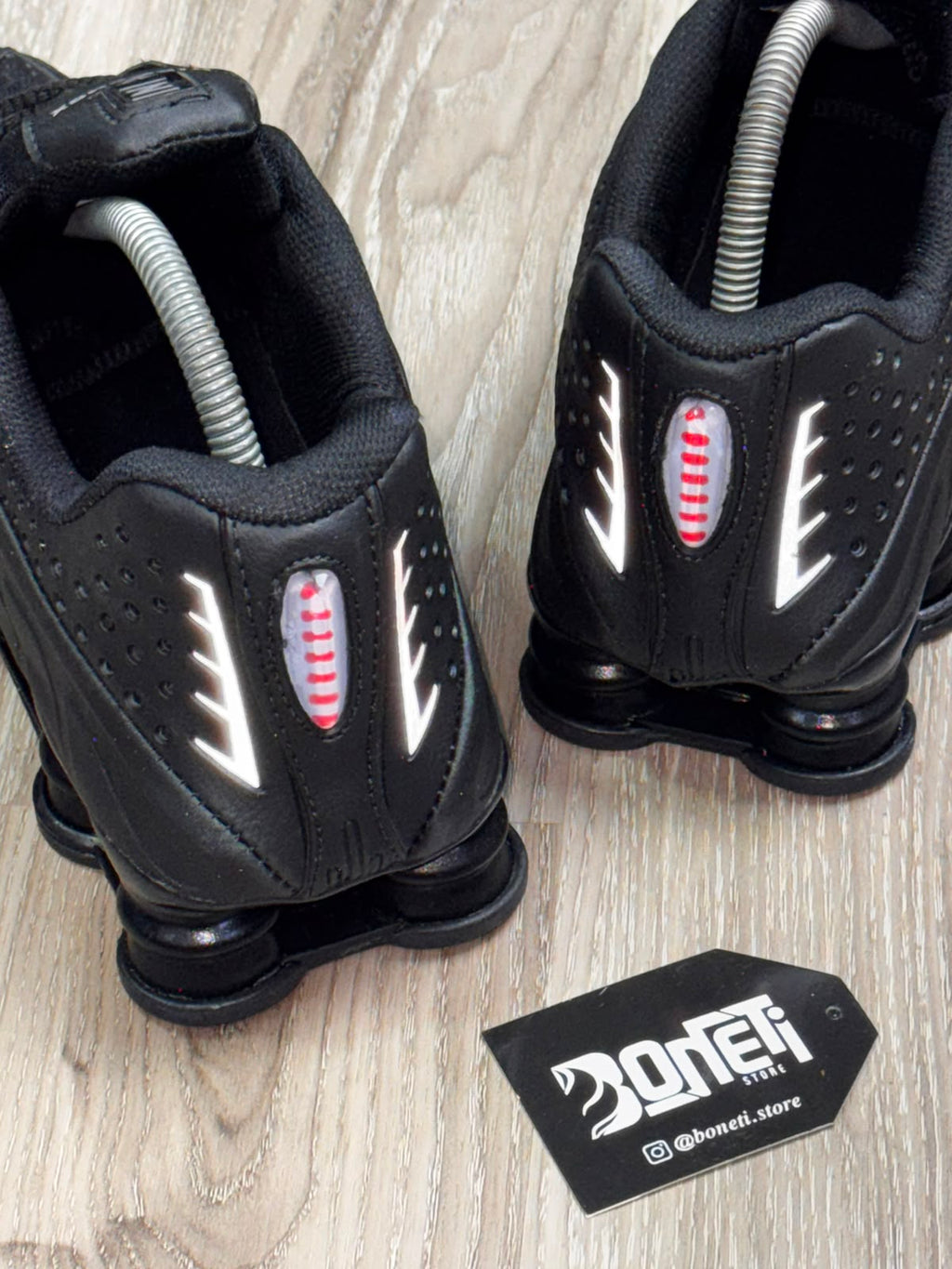 TÊNIS NK SHOX R4 - ALL BLACK