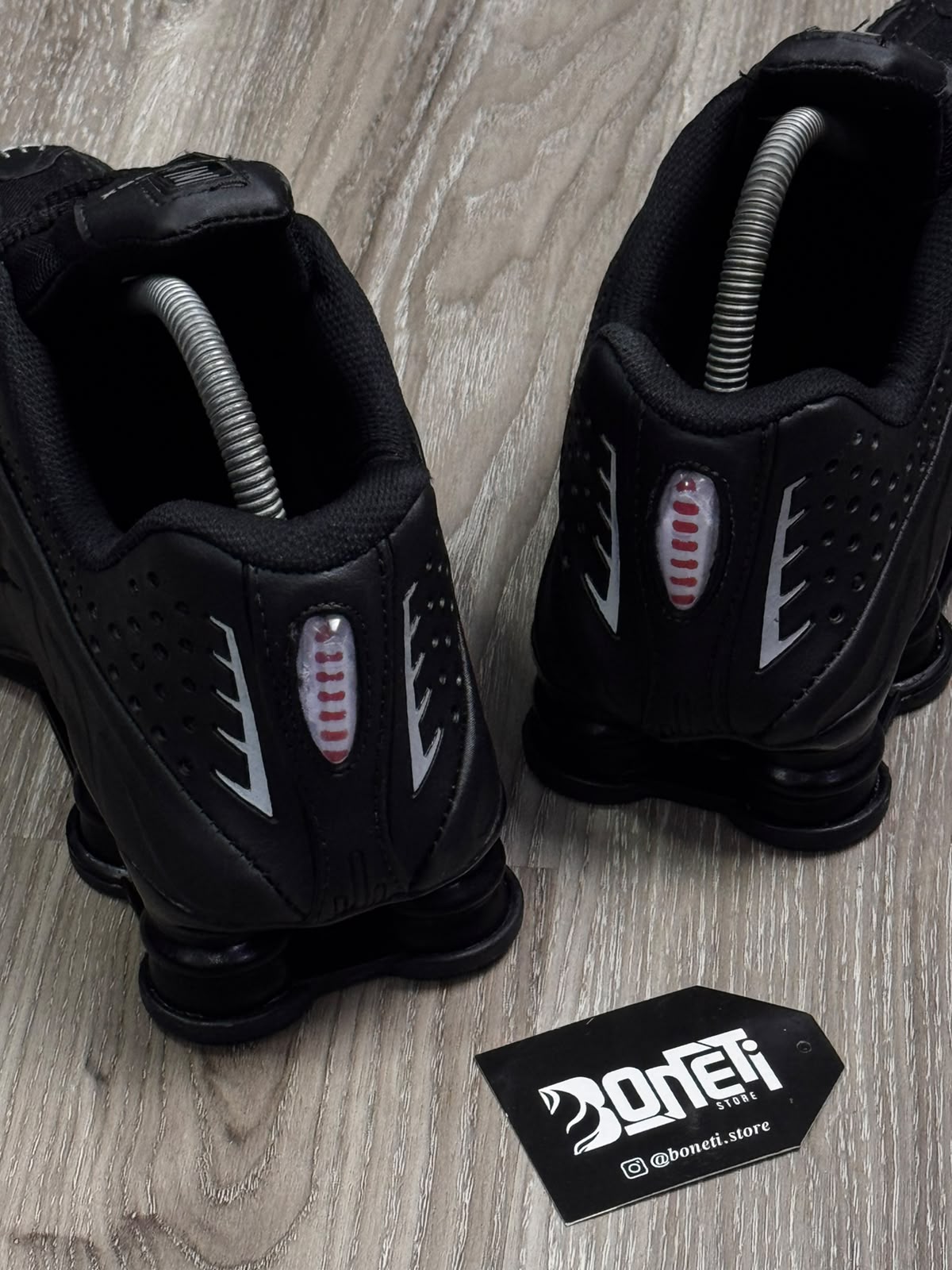 TÊNIS NK SHOX R4 - ALL BLACK