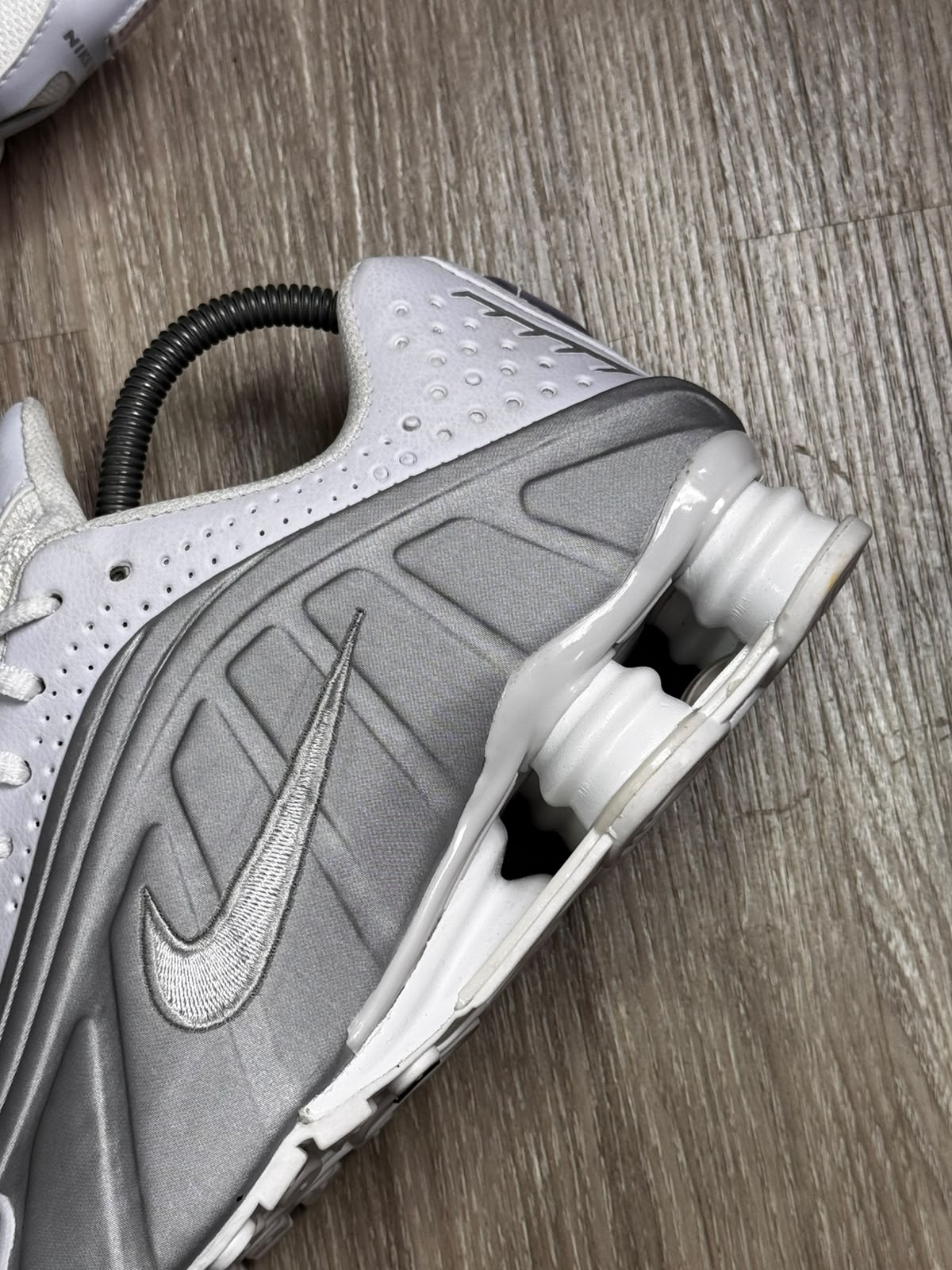 TÊNIS NK SHOX R4 - WHITE GREY