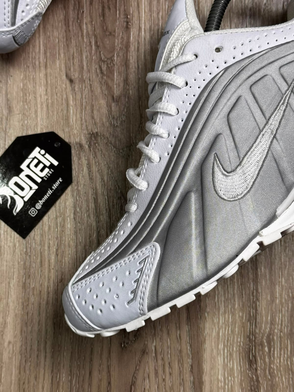 TÊNIS NK SHOX R4 - WHITE GREY