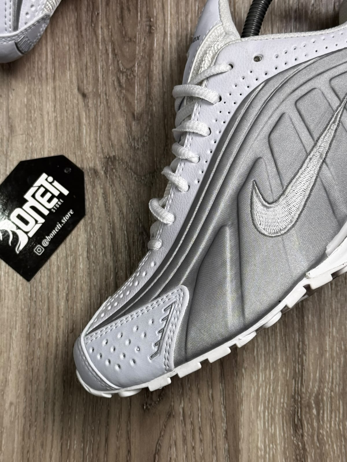 TÊNIS NK SHOX R4 - WHITE GREY