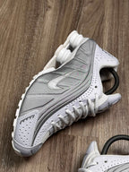 TÊNIS NK SHOX R4 - WHITE GREY