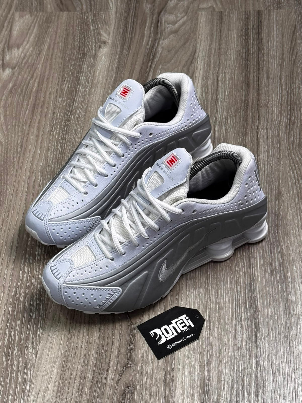 TÊNIS NK SHOX R4 - WHITE GREY