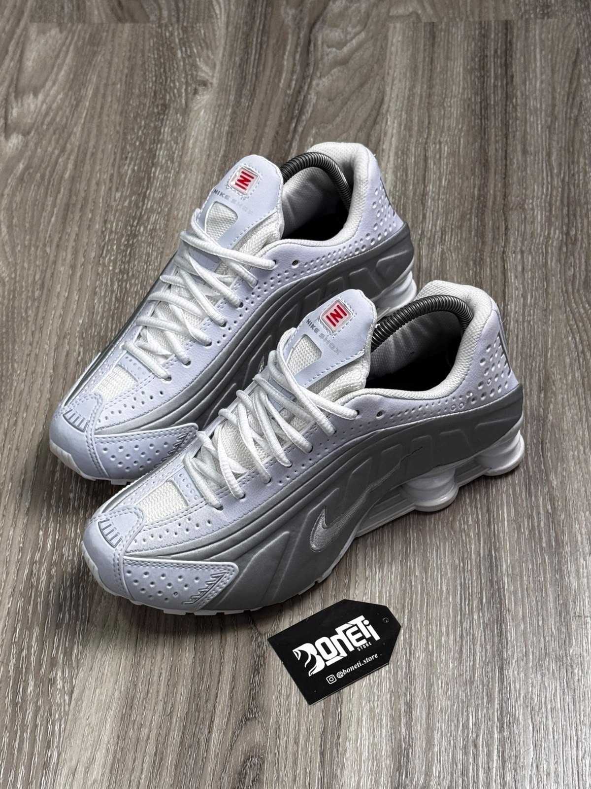 TÊNIS NK SHOX R4 - WHITE GREY