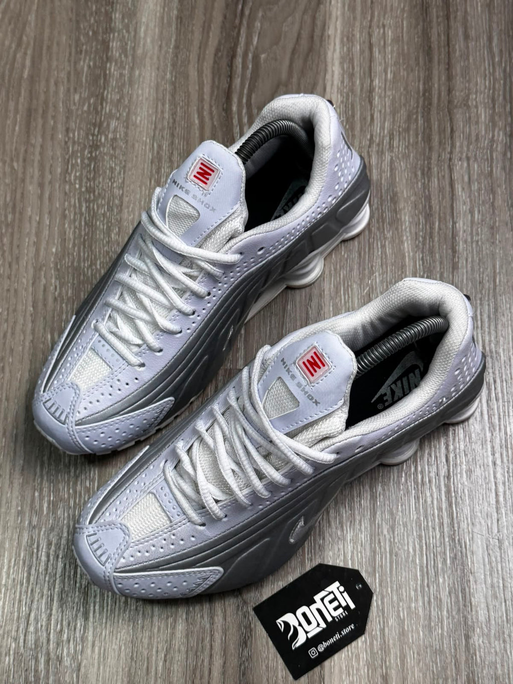 TÊNIS NK SHOX R4 - WHITE GREY