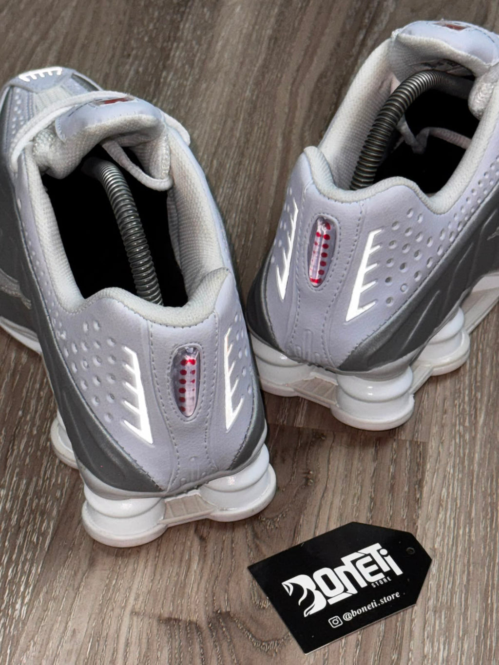 TÊNIS NK SHOX R4 - WHITE GREY