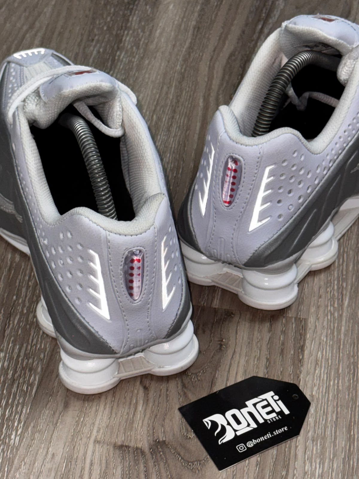 TÊNIS NK SHOX R4 - WHITE GREY