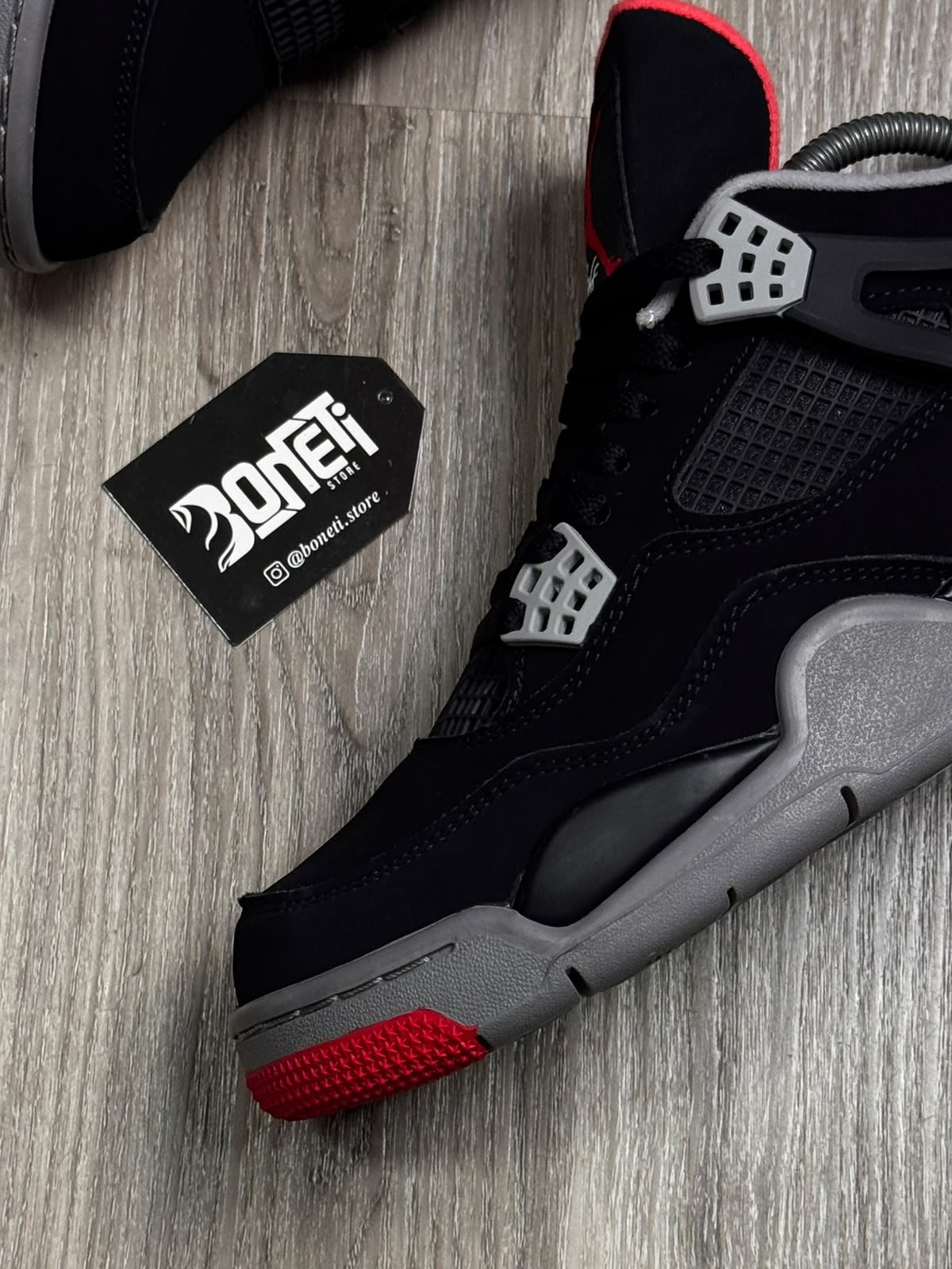 TÊNIS NK JORDAN 4 - BRED
