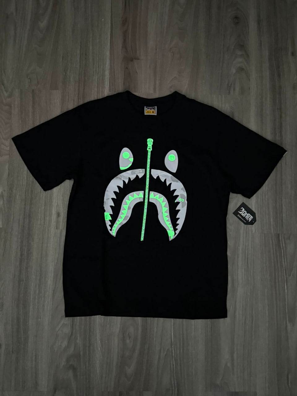 CAMISETA BAPE SHARK TEE FLUORESCENTE - PRETA