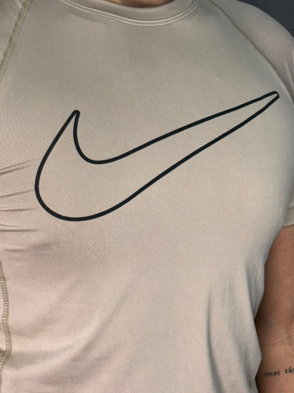 CAMISETA NK DRI-FIT PRO - BEGE