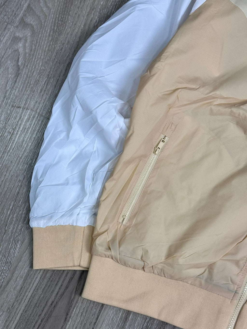CORTA VENTO NK WINDRUNNER - SALMON E BRANCO