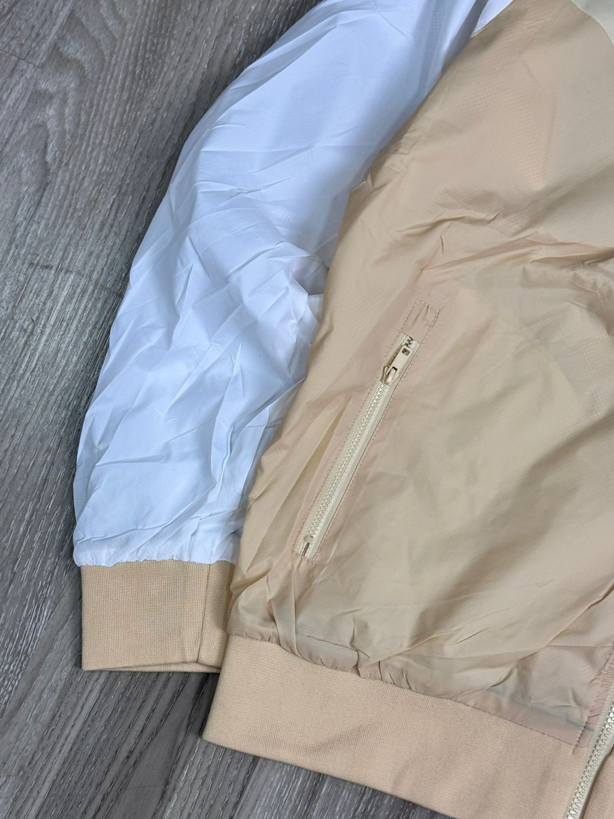 CORTA VENTO NK WINDRUNNER - SALMON E BRANCO