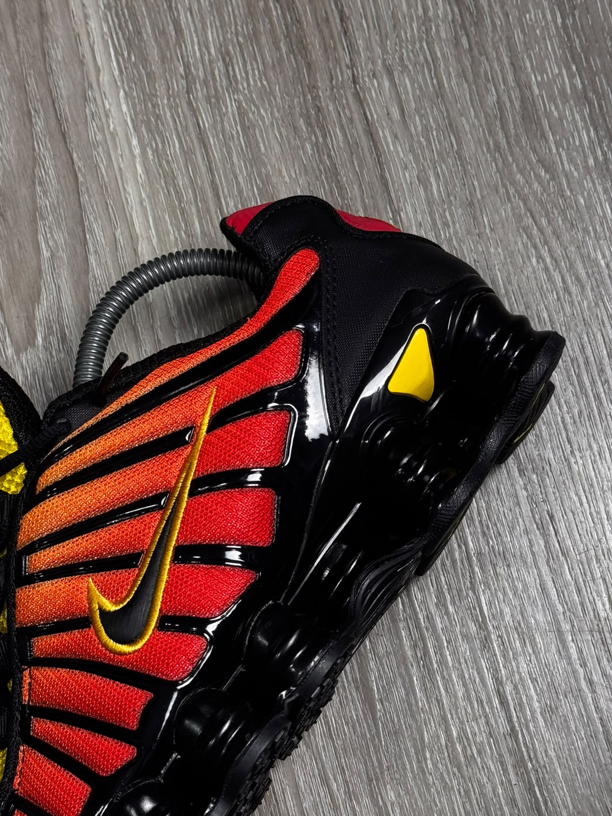 TÊNIS NK SHOX TL 12 MOLAS - SUNRISE