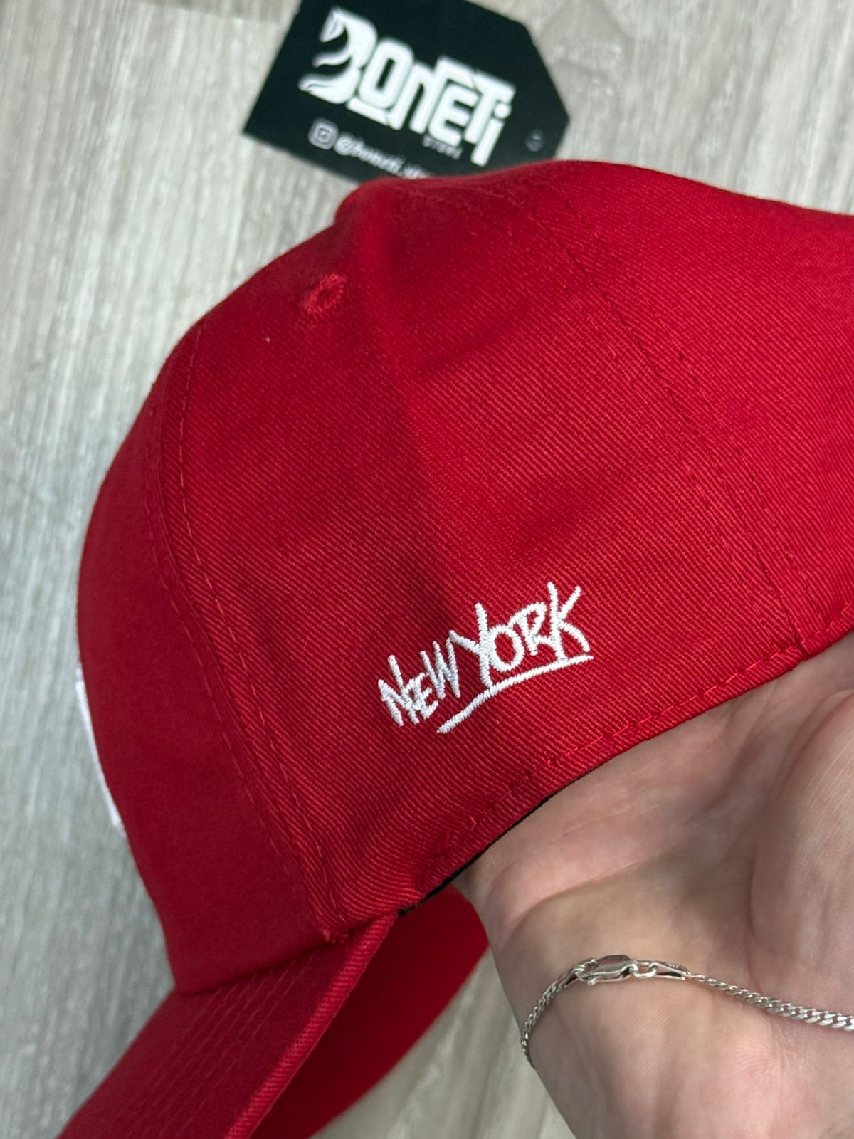 BONÉ NEW ERA LOGO - VERMELHO LOGO BRANCA
