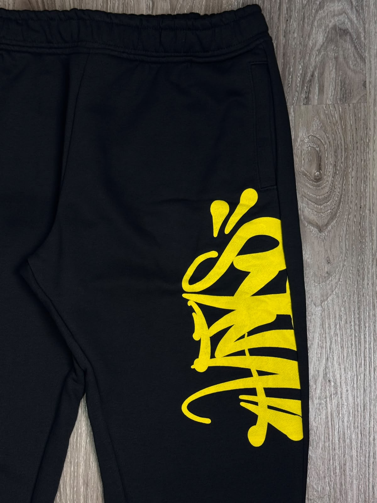 CONJUNTO SYNA WORLD WINTER MOLETOM - BLACK YELLOW
