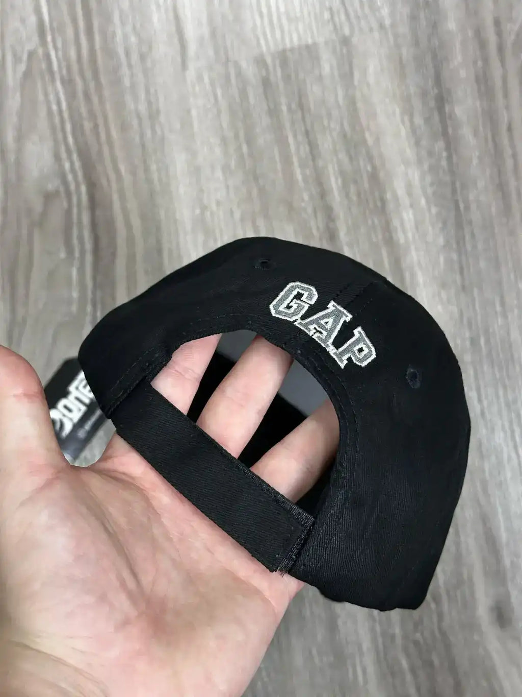 BONÉ YZY X GAP FLAME BLACK