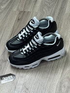 TÊNIS NK AIR MAX 95 - ESSENTIAL BLACK WHITE