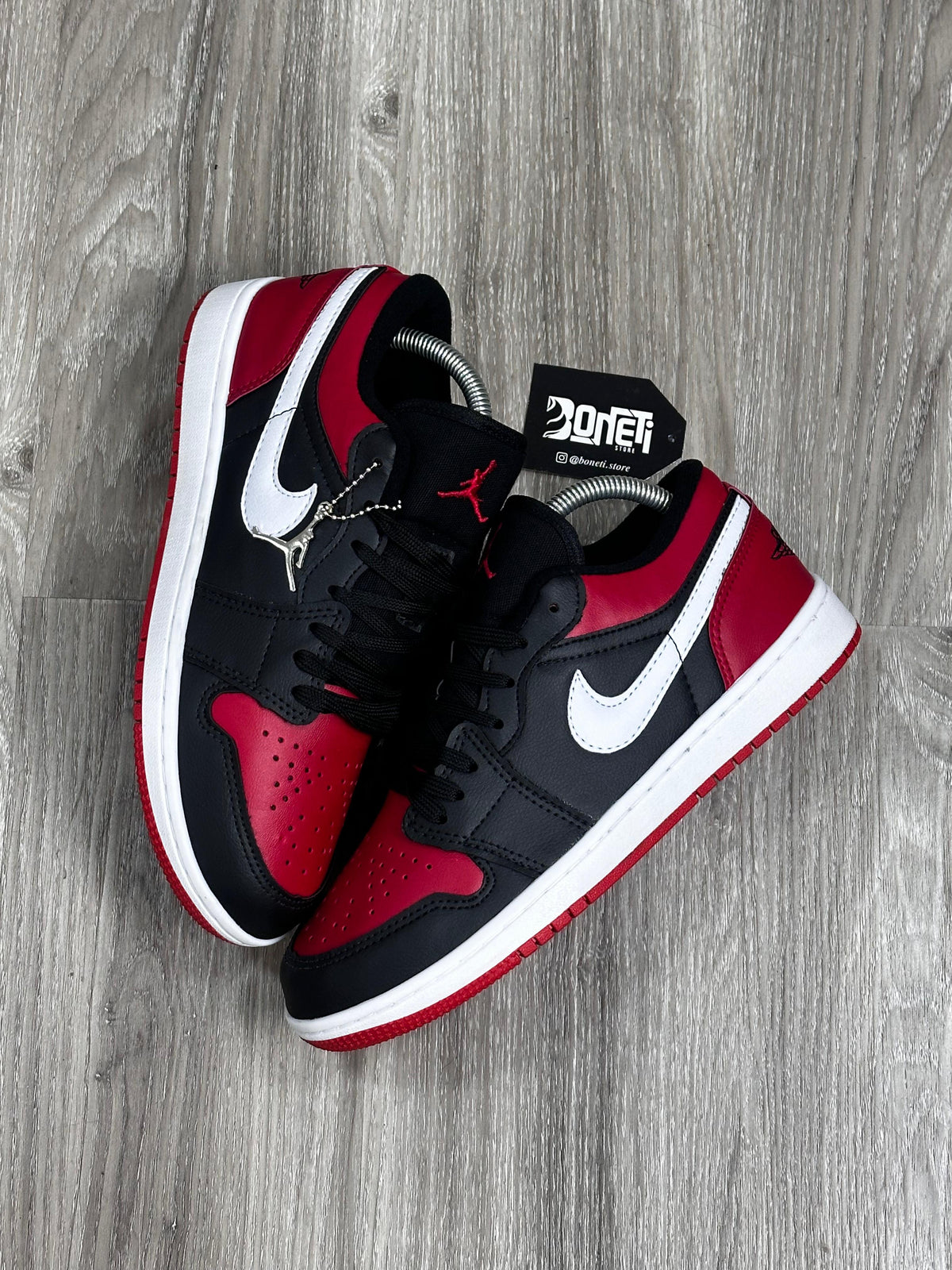 TÊNIS NK JORDAN 1 - PRETO E VERMELHO