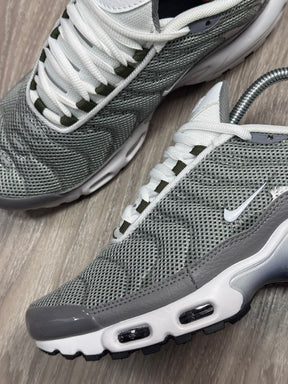 TÊNIS NK AIR MAX PLUS TN - FLAT PEWTER