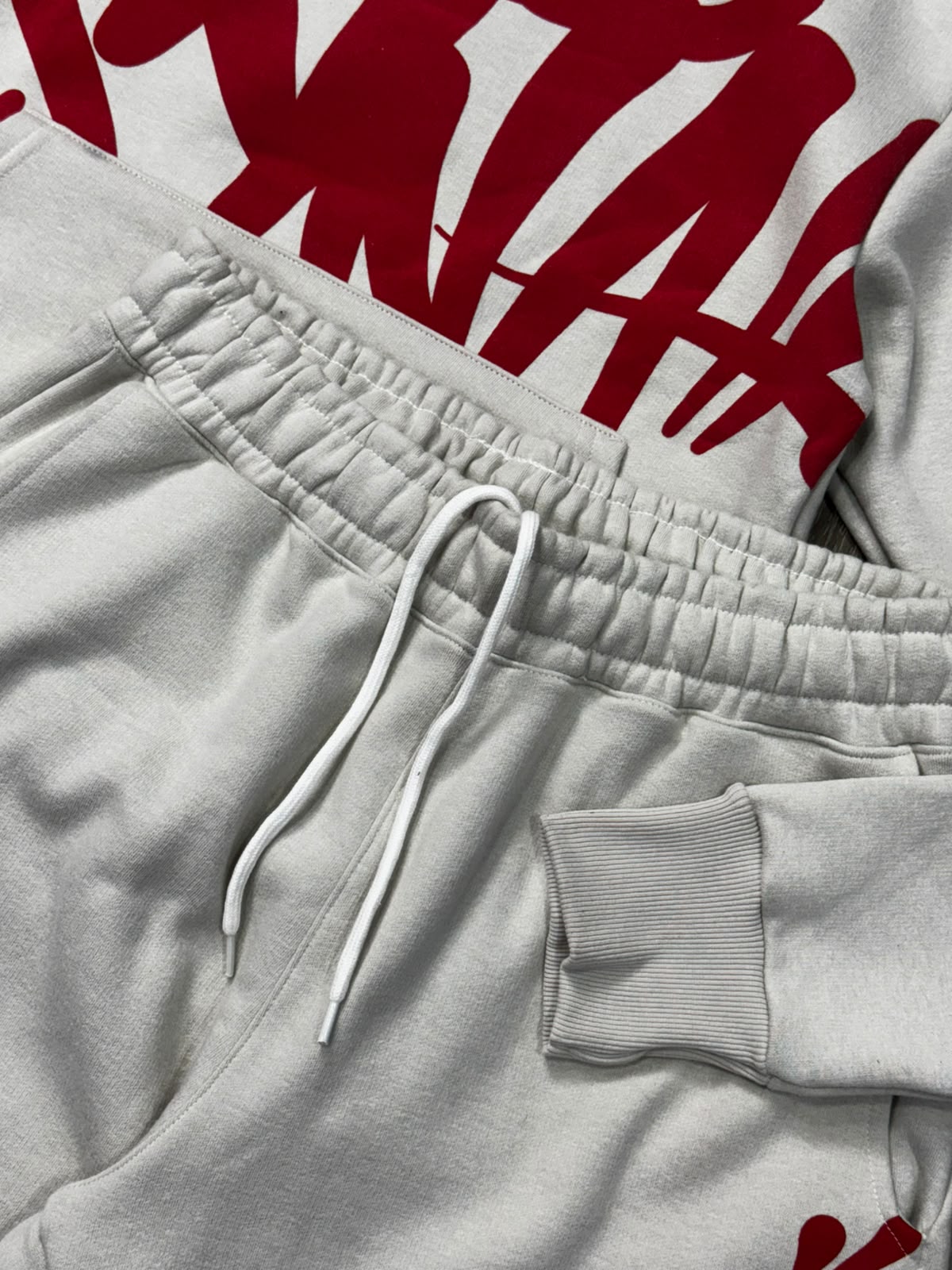 CONJUNTO SYNA WORLD MOLETOM - GREY RED