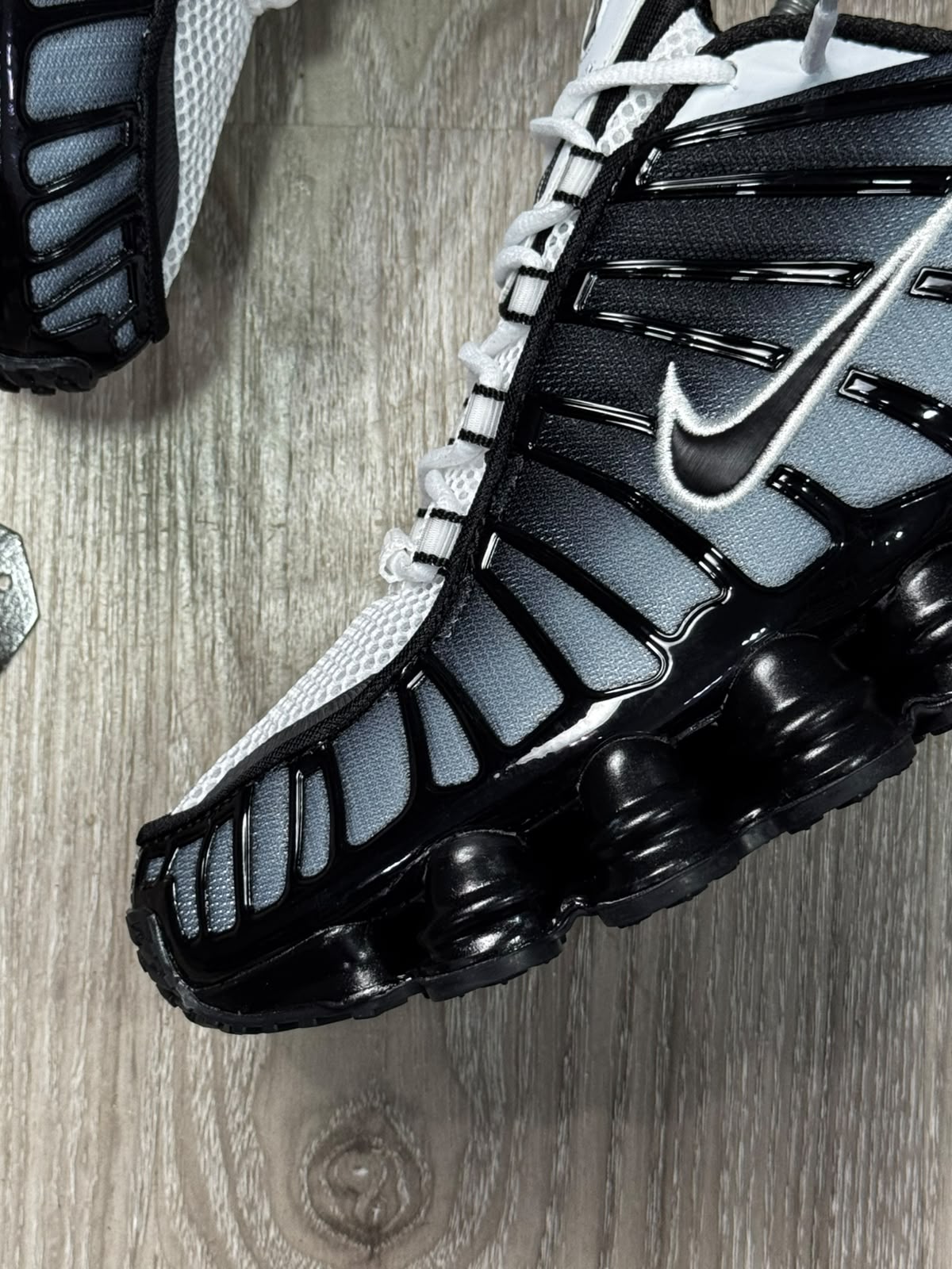 TÊNIS NK SHOX TL 12 MOLAS - BLACK PURE PLATINUM WHITE