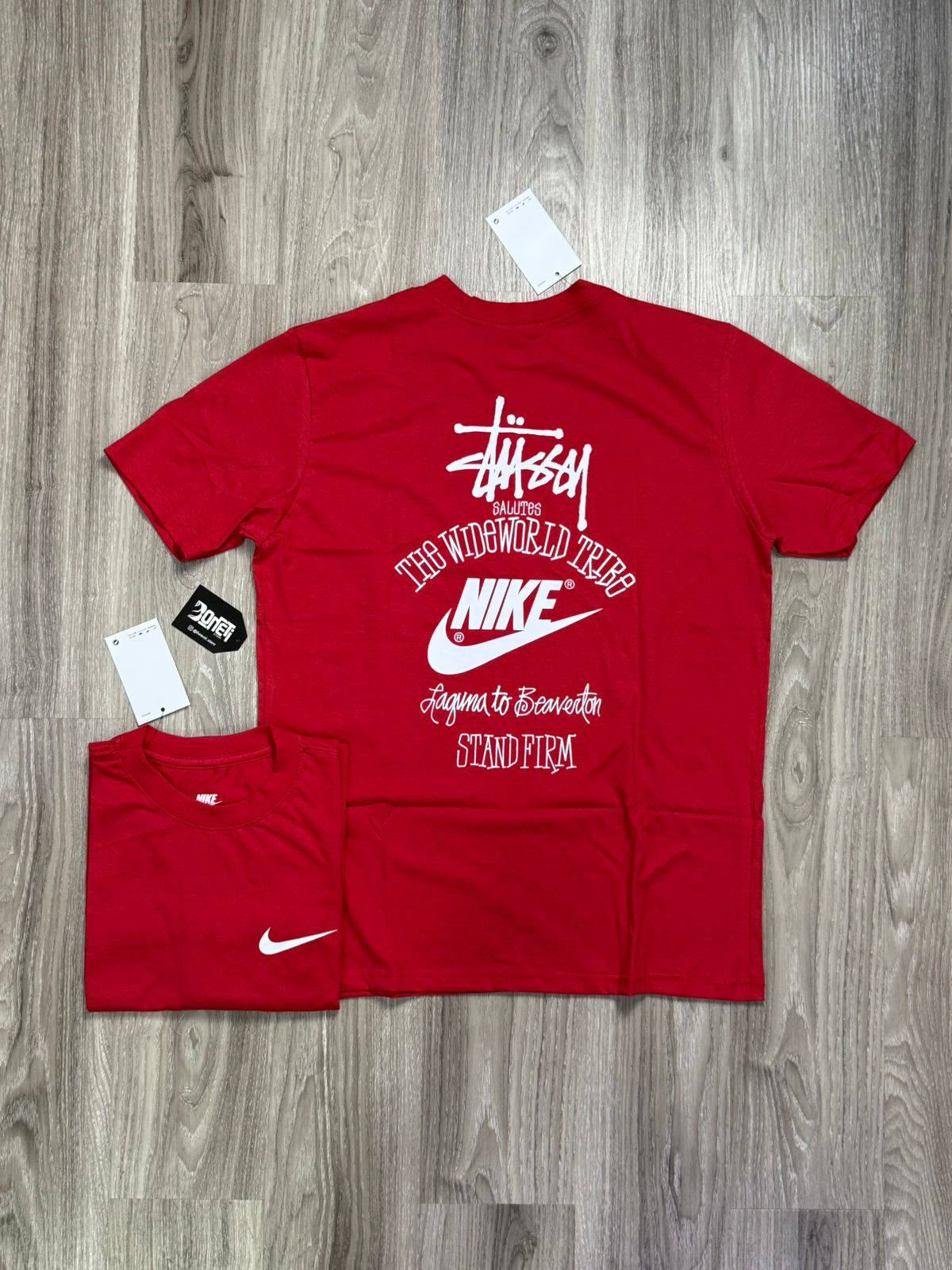 CAMISETA NK X STUSSY - VERMELHA