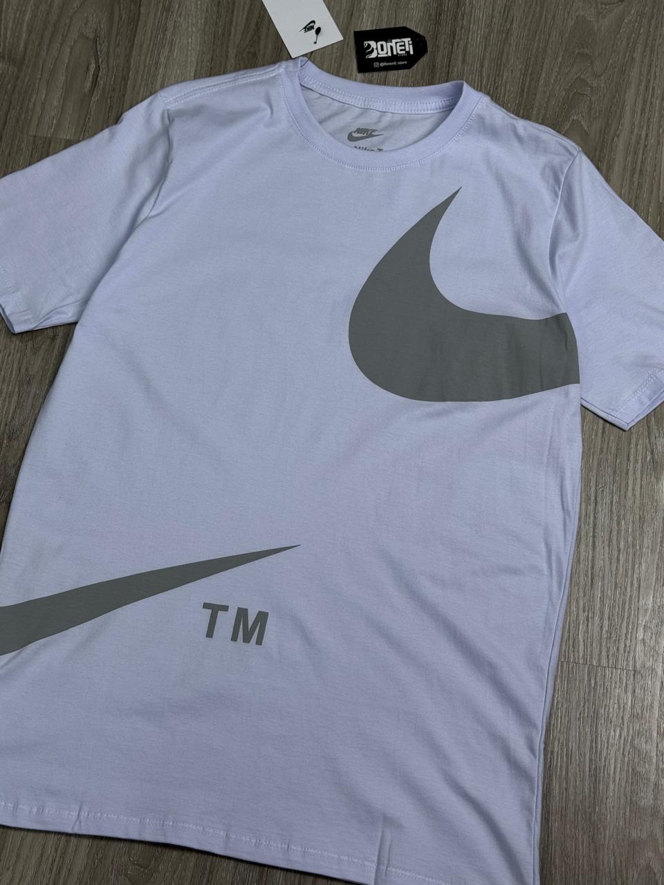 CAMISETA NK BIG SWOOSH CINZA TM - BRANCA