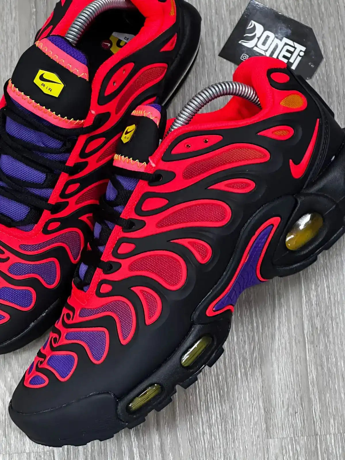 TÊNIS NK AIR MAX PLUS TN - DRIFT RED
