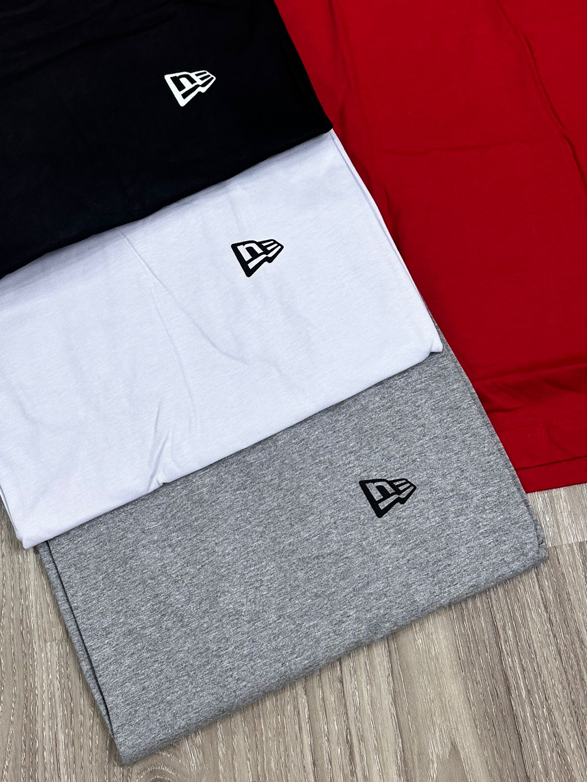 CAMISETA NEW ERA BASIC