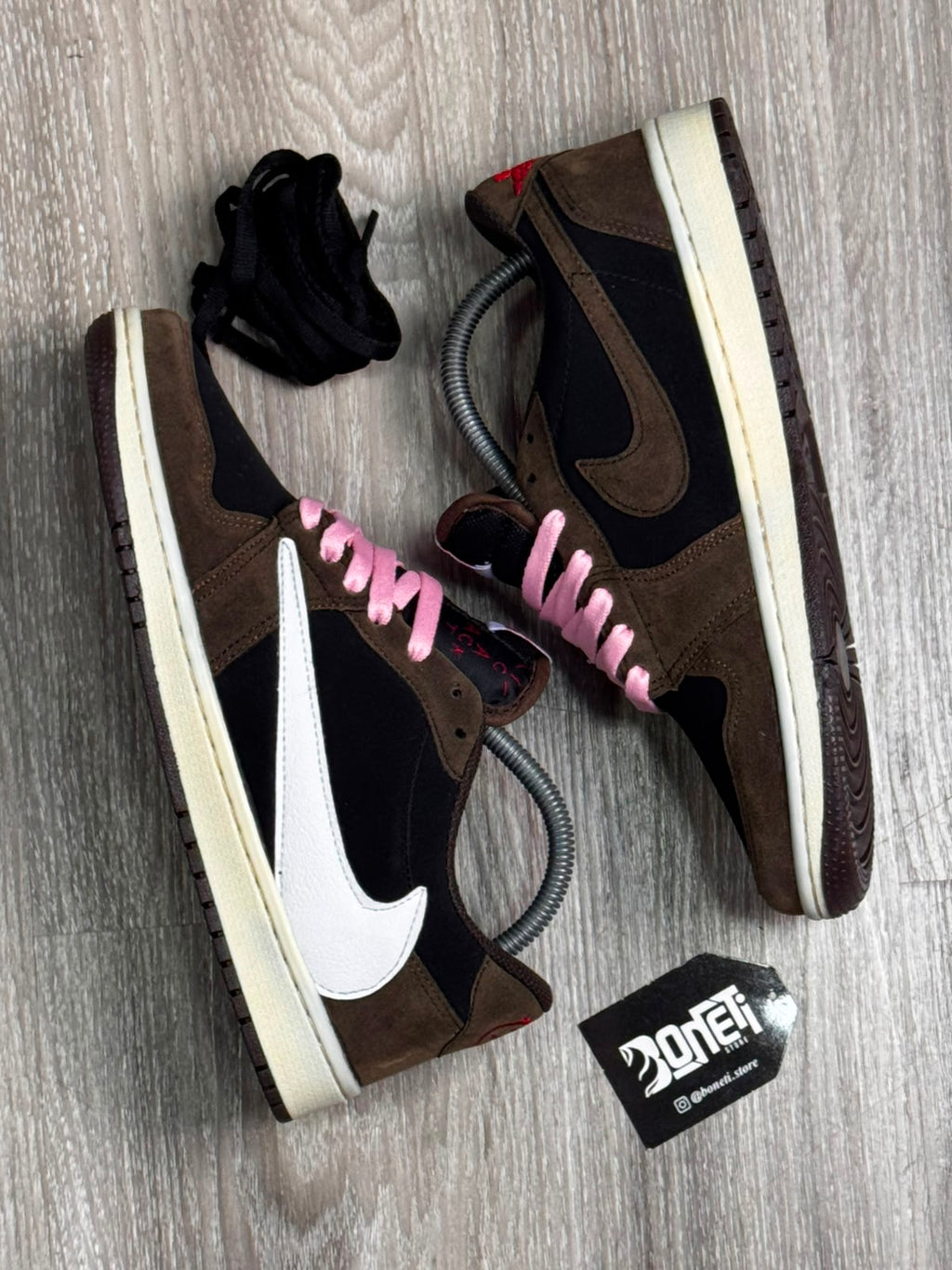 TÊNIS NK JORDAN 1 X TRAVIS - MOCHA