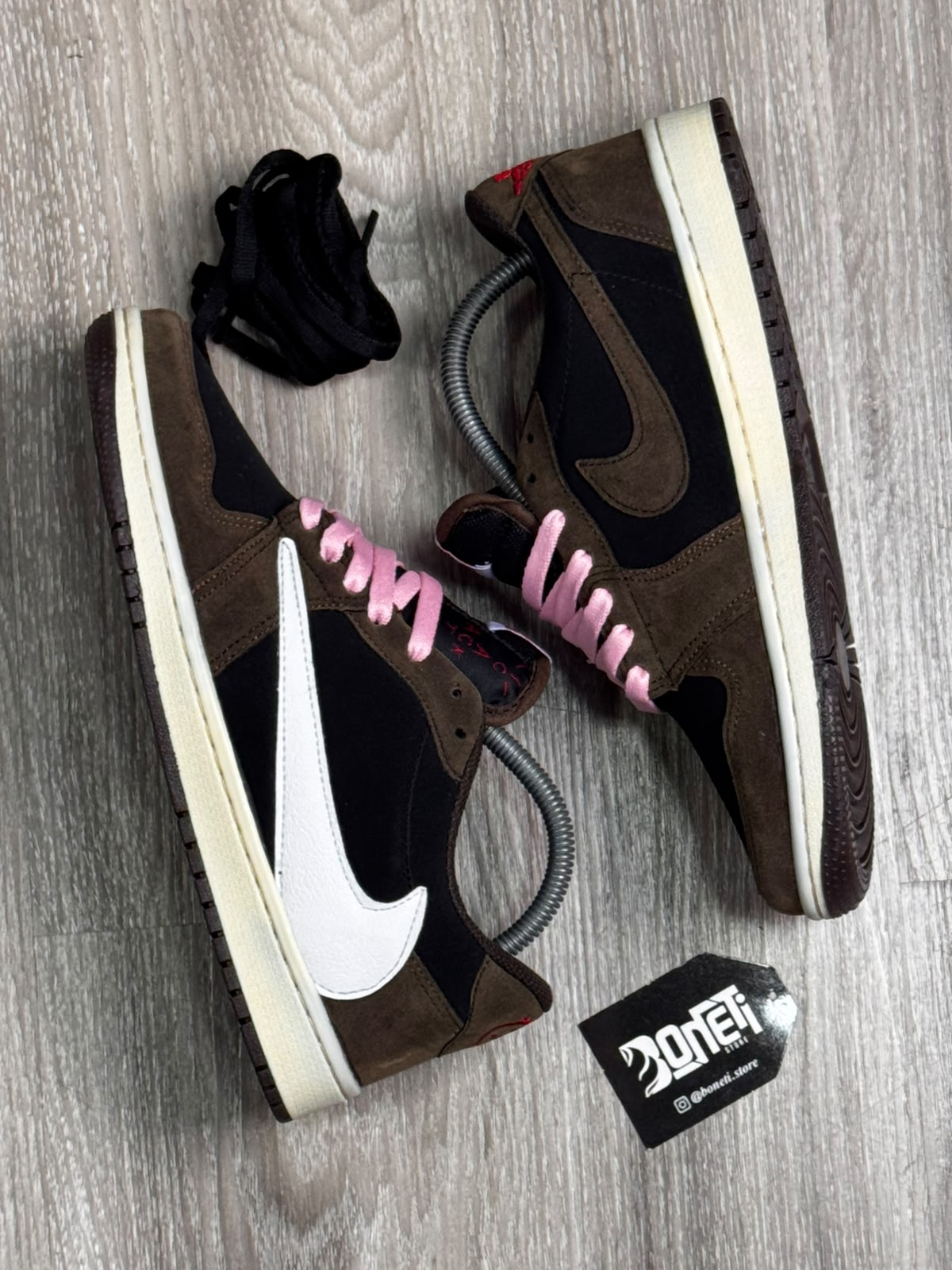 TÊNIS NK JORDAN 1 X TRAVIS - MOCHA