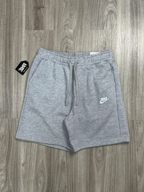 SHORTS MOLETOM NK SPORTSWEAR CLUB - CINZA