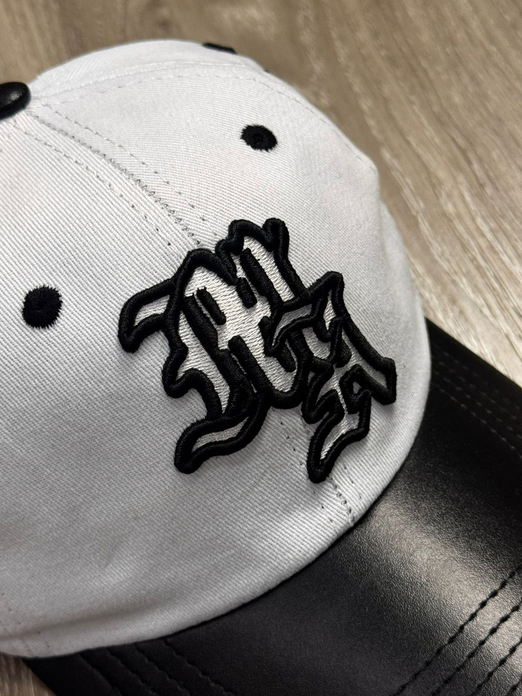 BONÉ AMIRI - WHITE BLACK