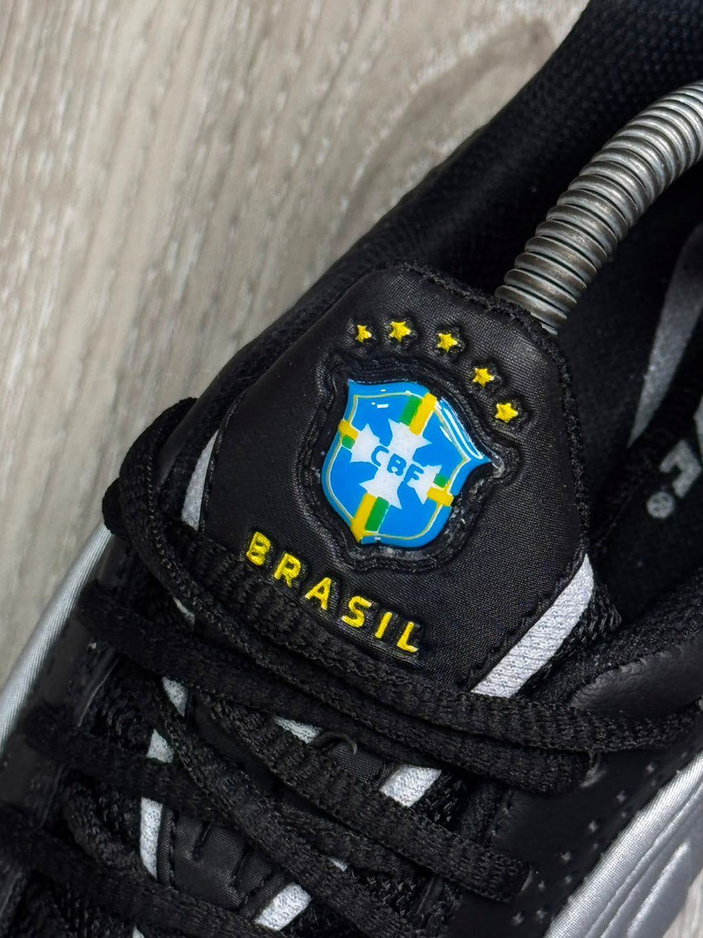 TÊNIS NK SHOX R4 BR