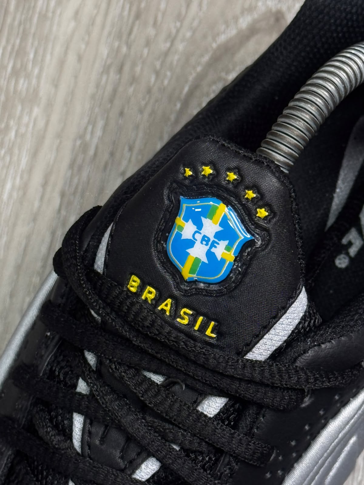 TÊNIS NK SHOX R4 BR