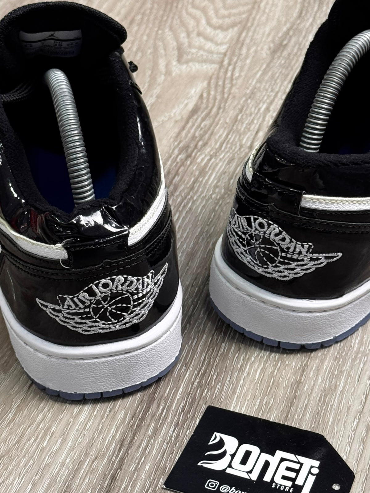 TÊNIS NK JORDAN 1 - GLOSSY BLACK