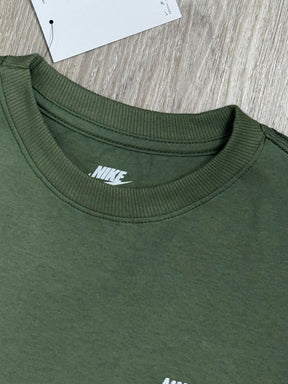 CAMISETA NK SPORTSWEAR CLUB - VERDE MUSGO