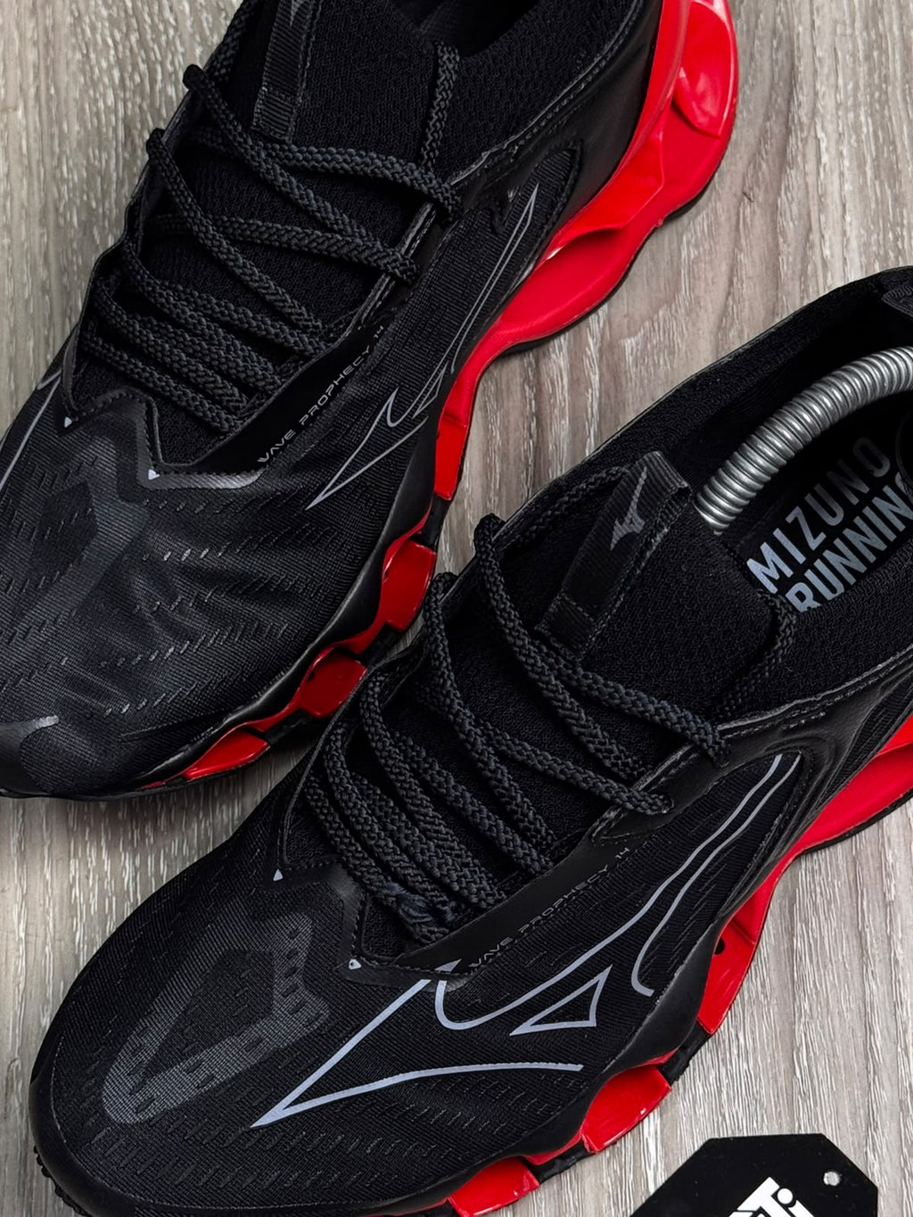 TÊNIS MZN WAVE PROPHECY 14 - PRETO E VERMELHO
