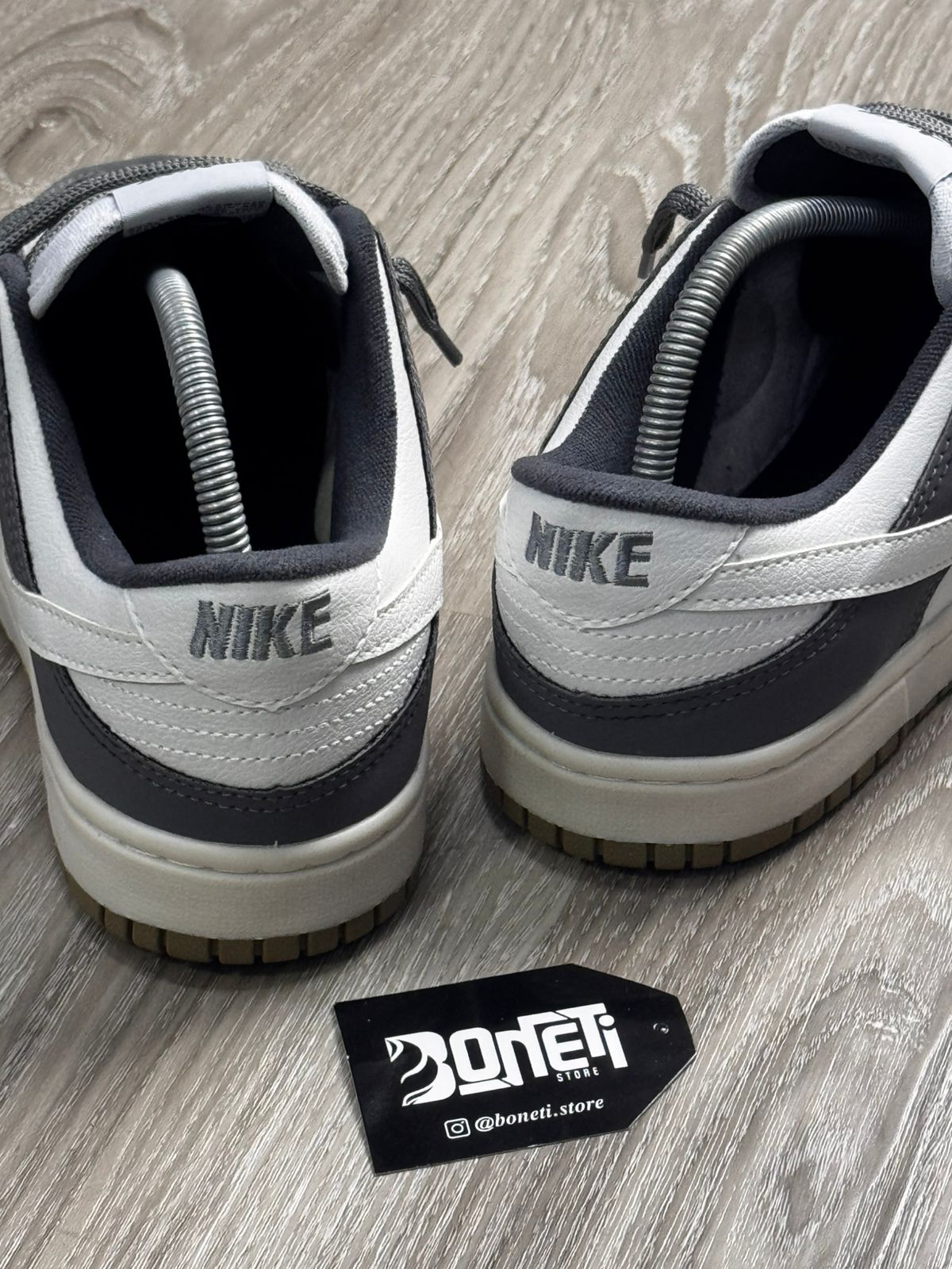 TÊNIS NK DUNK - CINZA E BRANCO