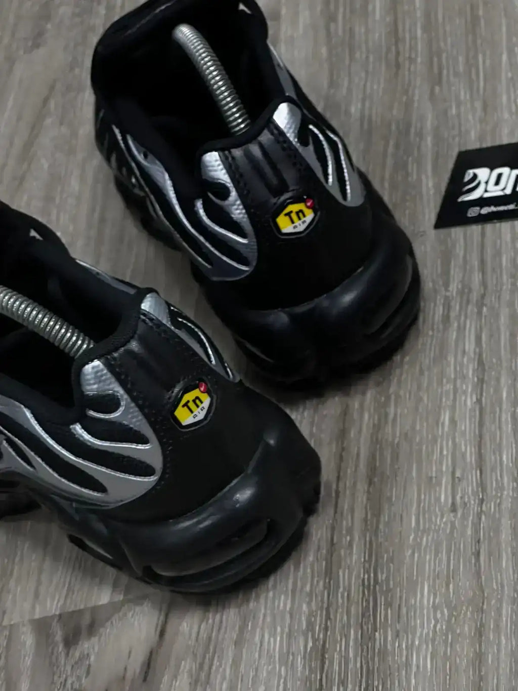 TÊNIS NK AIR MAX PLUS TN - BLACK METALLIC