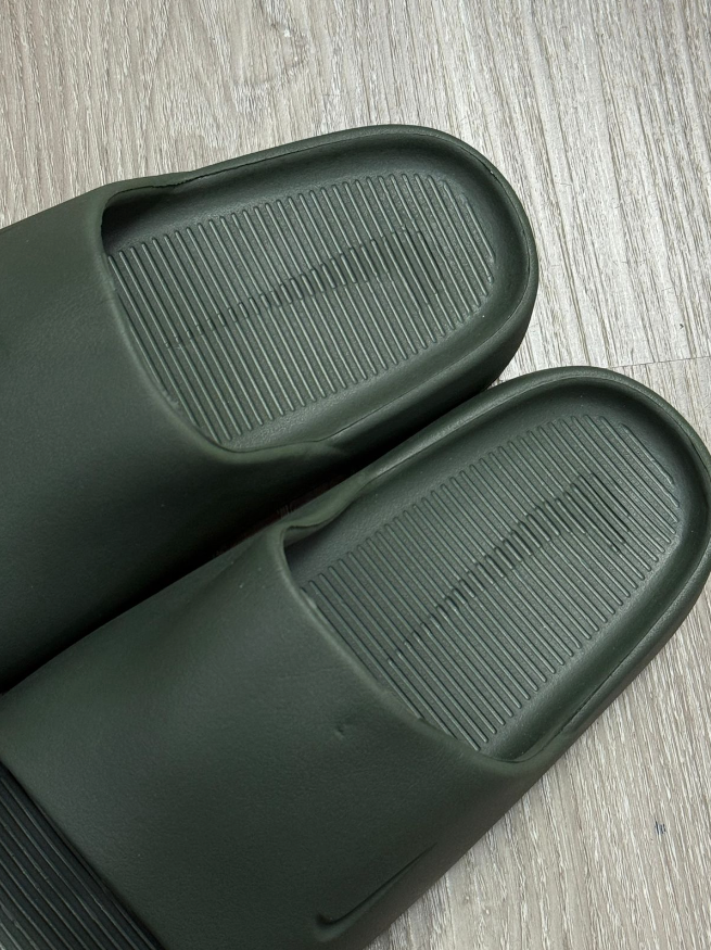 CHINELO SLIDE NK CALM - VERDE MILITAR
