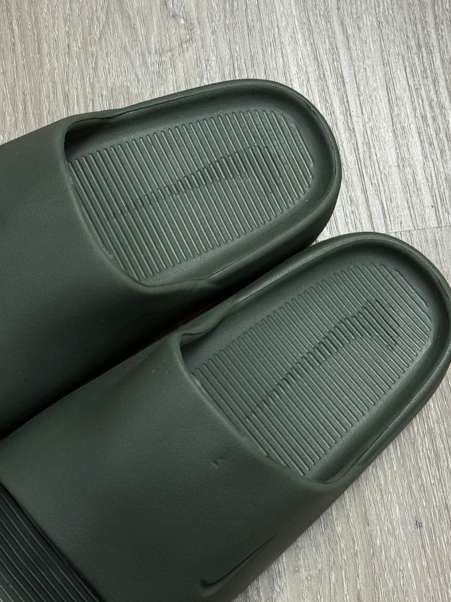 CHINELO SLIDE NK CALM - VERDE MILITAR