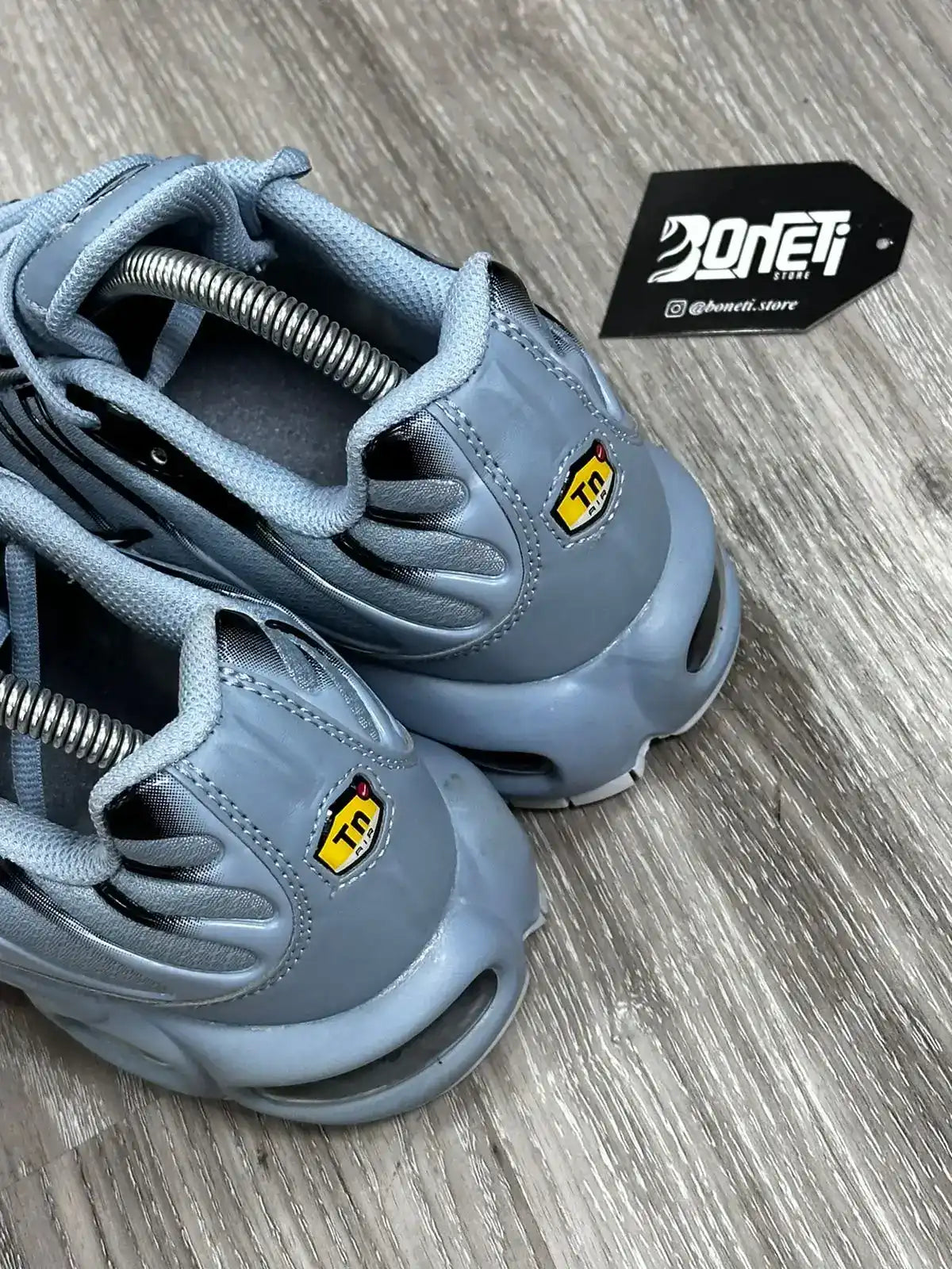 TÊNIS NK AIR MAX PLUS TN - WOLF GREY