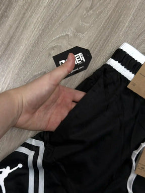 SHORTS DRI-FIT JORDAN - PRETO E BRANCO