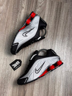 TÊNIS NK SHOX R4 - METALLIC RED